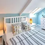 Host & Stay - Cooks Cabin